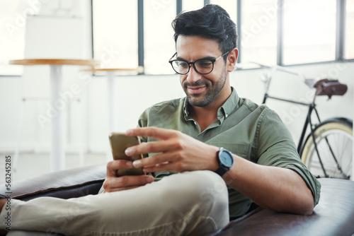 Quadro em tela Phone, corporate or business man thinking of invest strategy, finance growth or financial networking