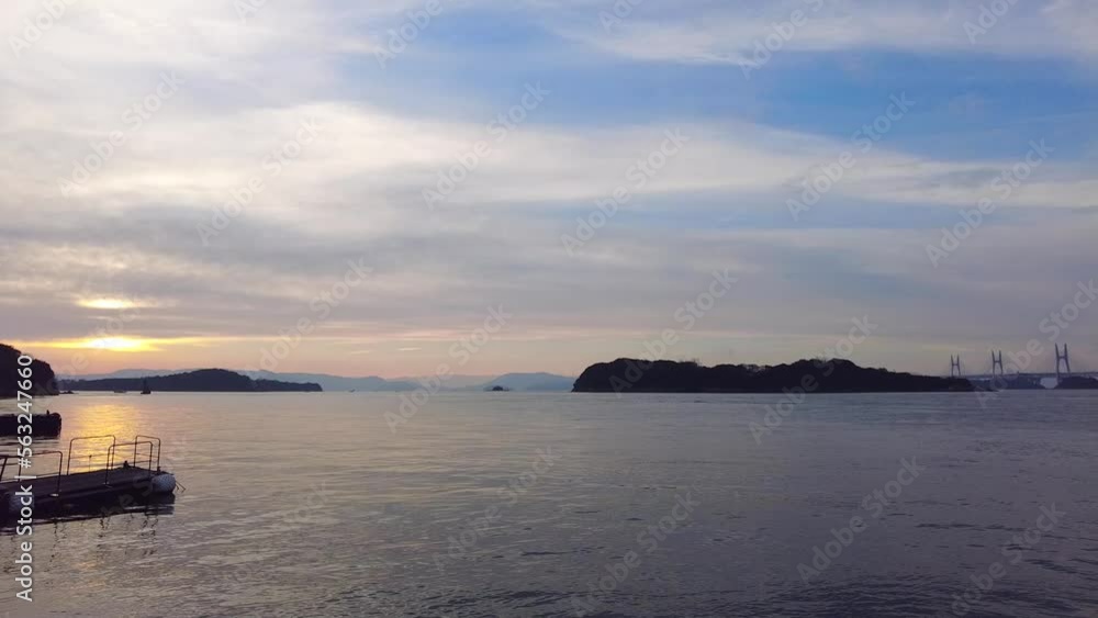 早朝の瀬戸内海と瀬戸大橋 早朝の瀬戸内海と瀬戸大橋