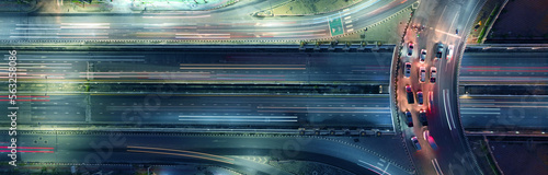 Foto Panoramic view of Public transport or commuter city life concept , expressway car traffic transportation above circle roundabout road in Asian city