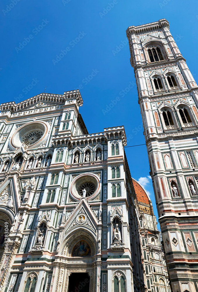 Fototapeta premium View on the city cathedral of Siena on a sunny day