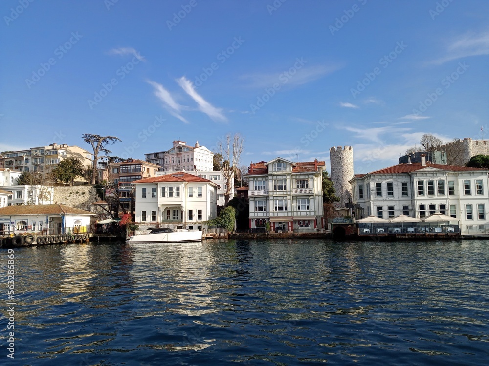town, Bosporus, İstanbul, sonniges Wetter, Wasser, Januar 2023