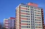 Bloki mieszkalne w spółdzielni mieszkaniowej - kolorowa elewacja