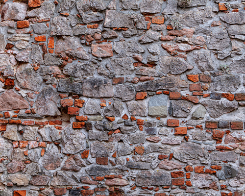 Obraz na płótnie The old castle wall build from stones and bricks w salonie