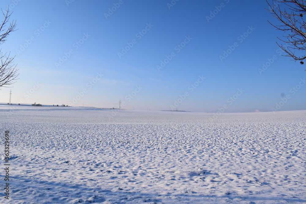 weiter Schneelandschaft