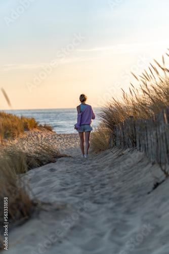 person walking on the beach © Марина Сметана