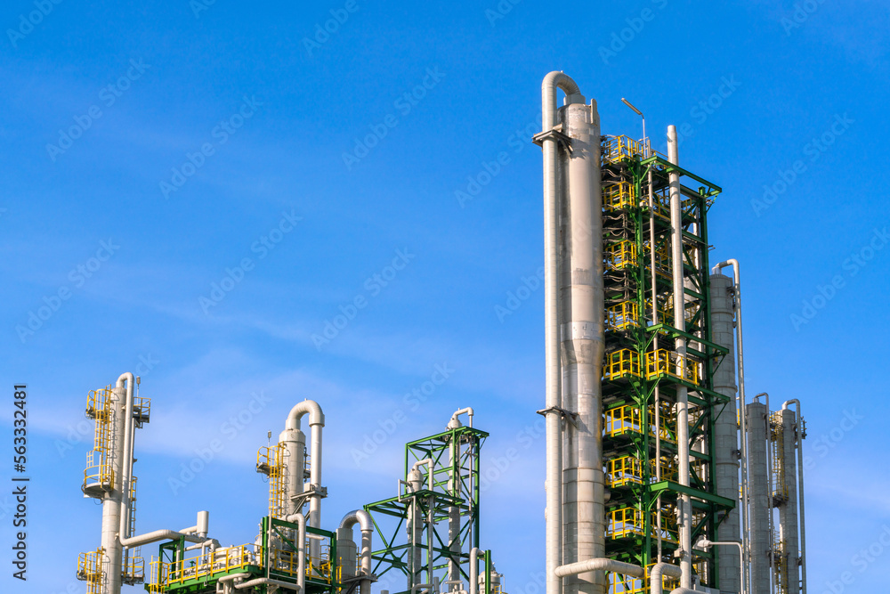 oil and gas tank distillation reactor column in chemical refinery ...