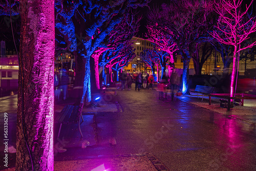 Lichtinstallation an Seepromenade in Luzern, Schweiz