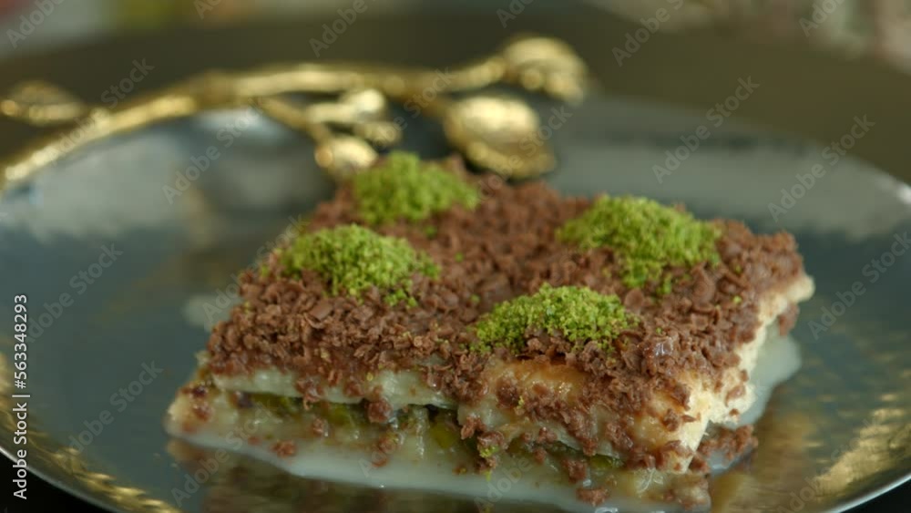 Stockvideo Traditional Turkish Baklava Pistachio Pastry Dilberdudagi