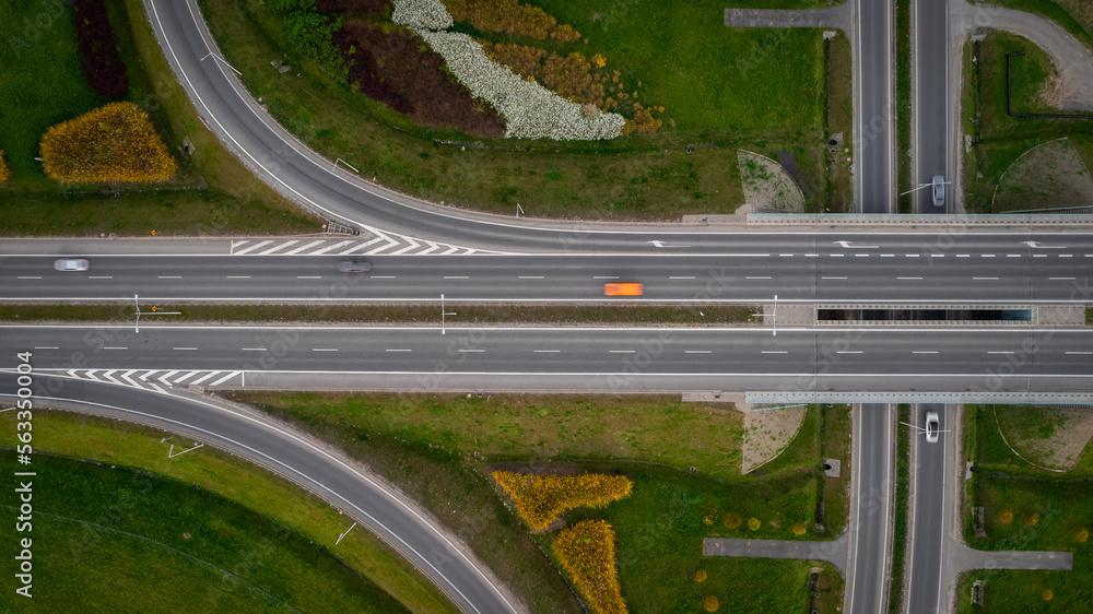 autostrada s8 droga szybkiego ruchu z drona - obrazy, fototapety, plakaty 
