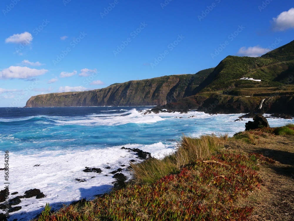 Falaise sur l'océan atlantique au ponta dos Mosteiros sur l'île de Sao Miguel Archipel des Açores, Portugal. Europe