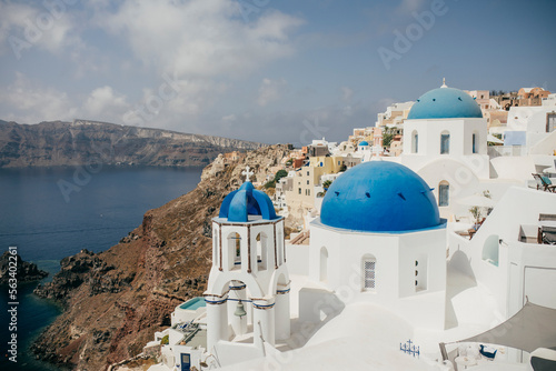 Fototapeta Naklejka Na Ścianę i Meble -  Cúpulas azules de Santorini