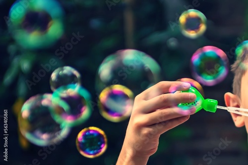 Soplando burbujas