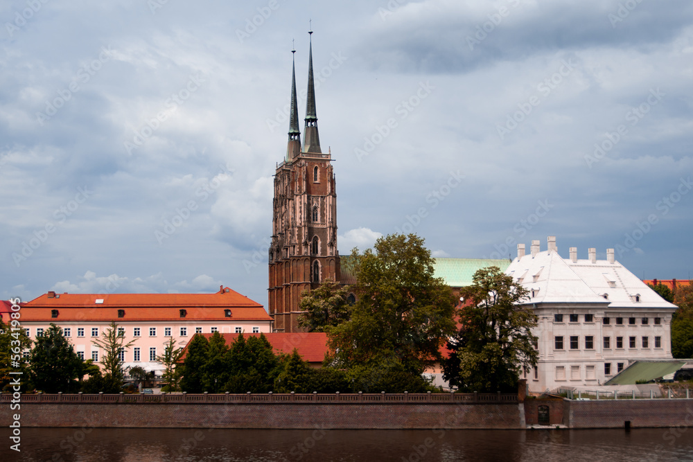 widok na Wrocław, wieże katedry, stare miasto, Ostrów Tumski, kościół - obrazy, fototapety, plakaty 