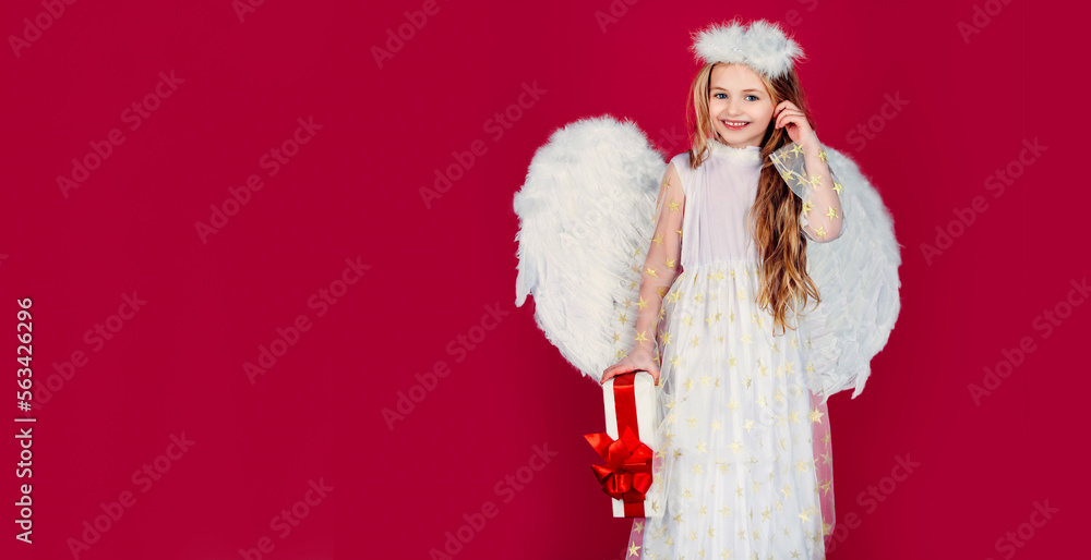Obraz premium Valentines day banner with angel child. Kid girl angel with present gift, studio portrait. Little angel with white wings holds gift. Playful angelic little girl. Valentines day.