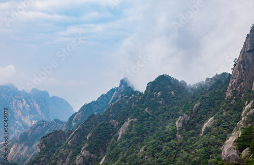 Natural scenery of Huangshan Scenic Area in Anhui Province © 大 李