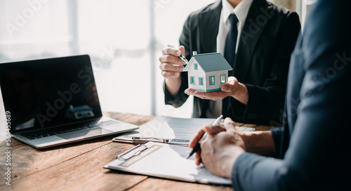 Slika na platnu Real estate broker agent presenting and consult to customer to decision making sign insurance form agreement, home model, concerning mortgage loan offer in office