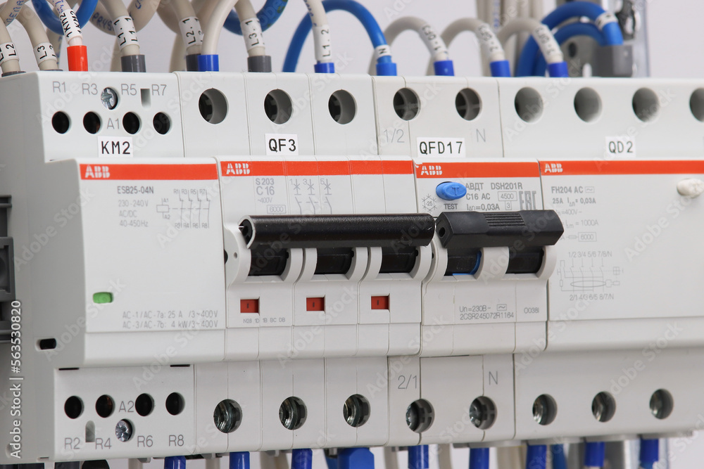 Foto de ABB automatic current switches for protection of electrical ...
