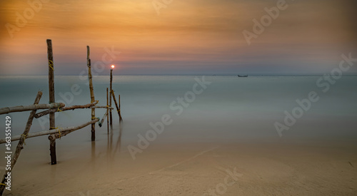 Tableau sur toile sunrise over the sea in puri beach