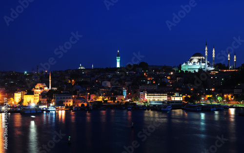İstanbul and Night © sinandogan