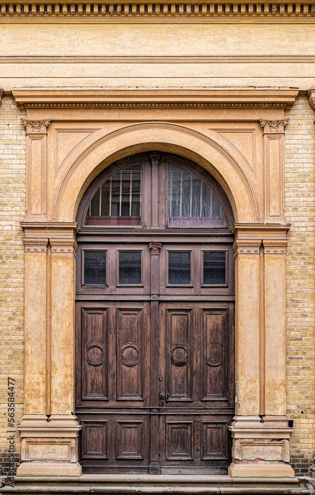Fototapeta premium Carved wooden old door 
