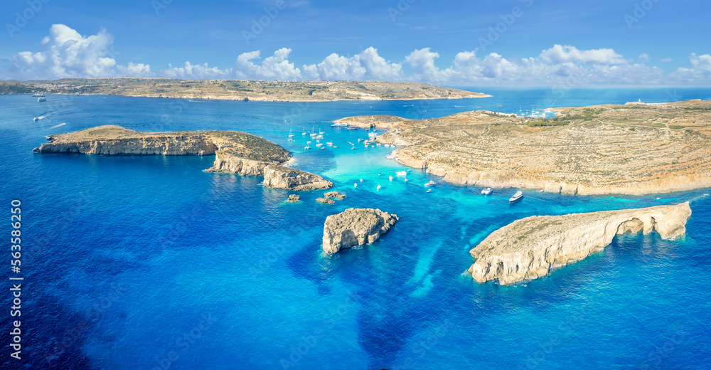Landscape with Blue lagoon at Comino island, Malta - obrazy, fototapety, plakaty 