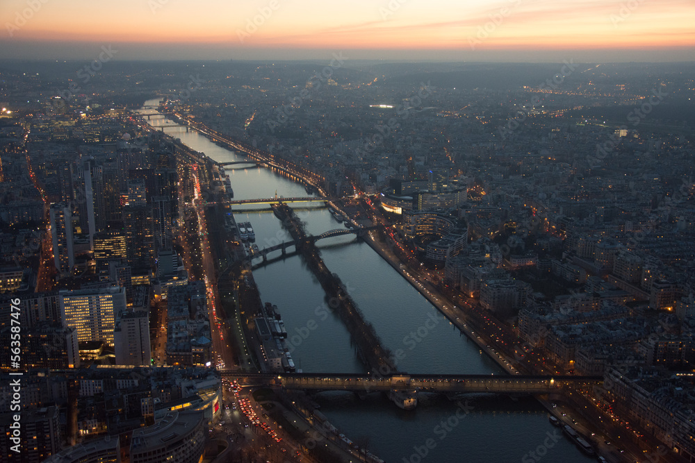 Blick vom Eiffelturm: Nächtliches Paris