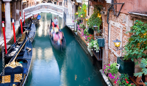 Venice moving gondolas © Patryk Michalski