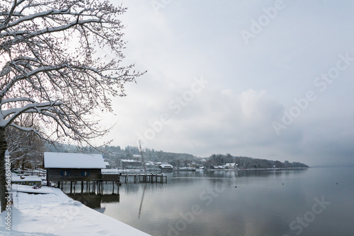Herrsching am Ammersee im Winter mit viel Schnee © Rockafox