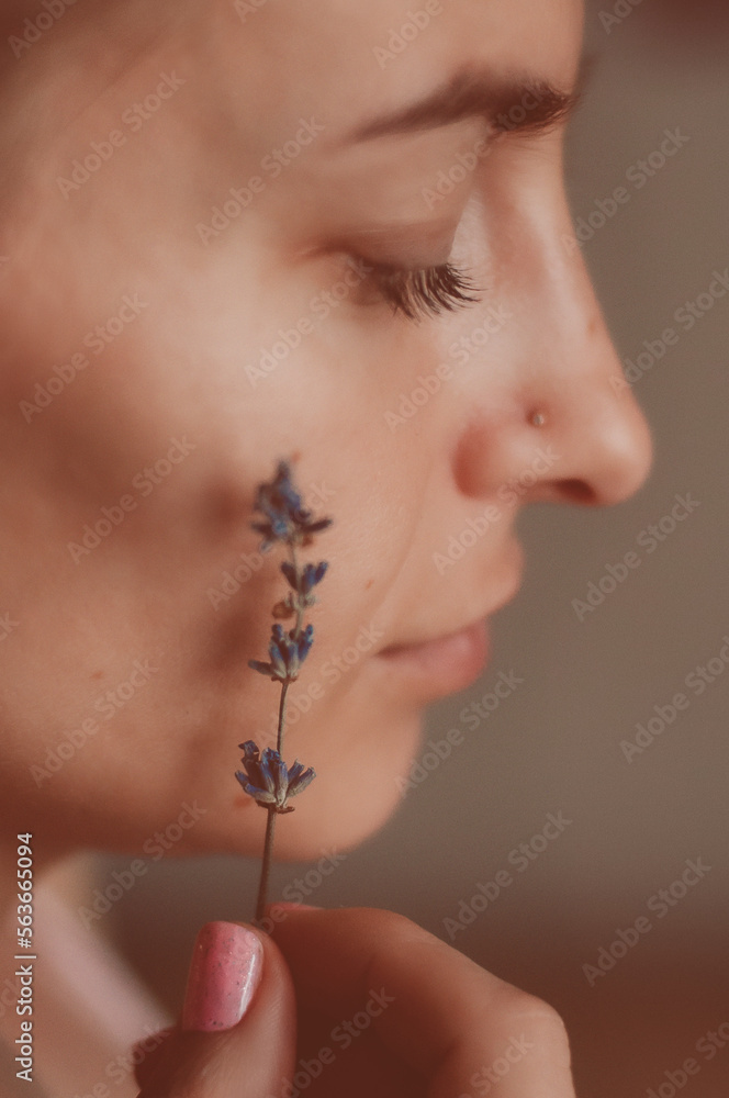 © Виктория - close up portrait of a woman with pearl necklace © Виктория - close up portrait of a woman with pearl necklace