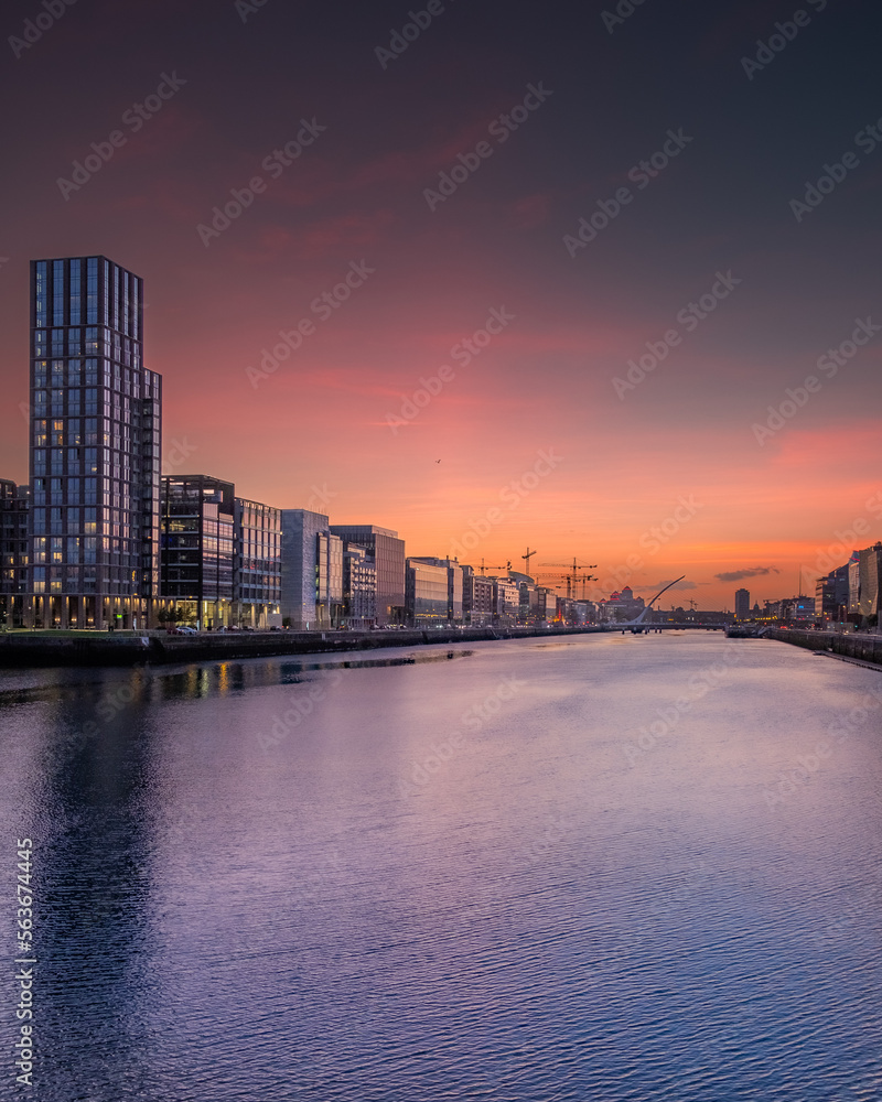 Fototapeta premium Iconic view of Dublin at dusk, Liffey river and Samuel Beckett bridge, Ireland