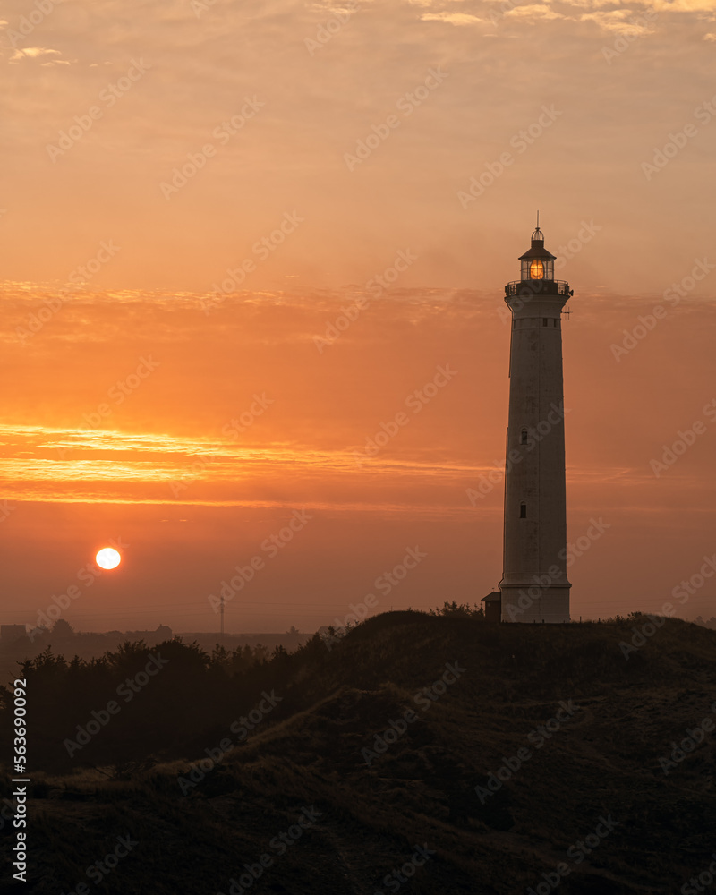 Leuchtturm Lyngvig Fyr in der Morgendämmerung