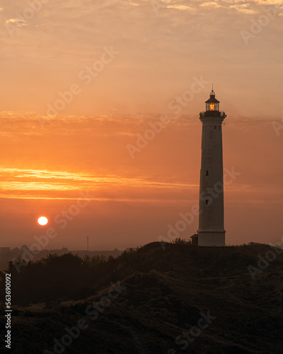 Leuchtturm Lyngvig Fyr in der Morgendämmerung