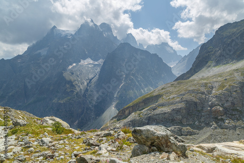 Randonnée dans le parc national des Écrins au pied du glacier Blanc, Hautes-Alpes, France