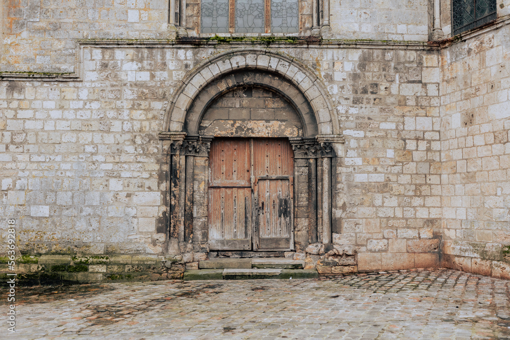 Grand Angle d'une porte de Notre-Dame-du-Fort d'Étampes