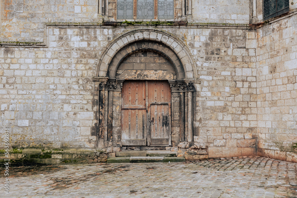 Grand Angle d'une porte de Notre-Dame-du-Fort d'Étampes Grand Angle d'une porte de Notre-Dame-du-Fort d'Étampes