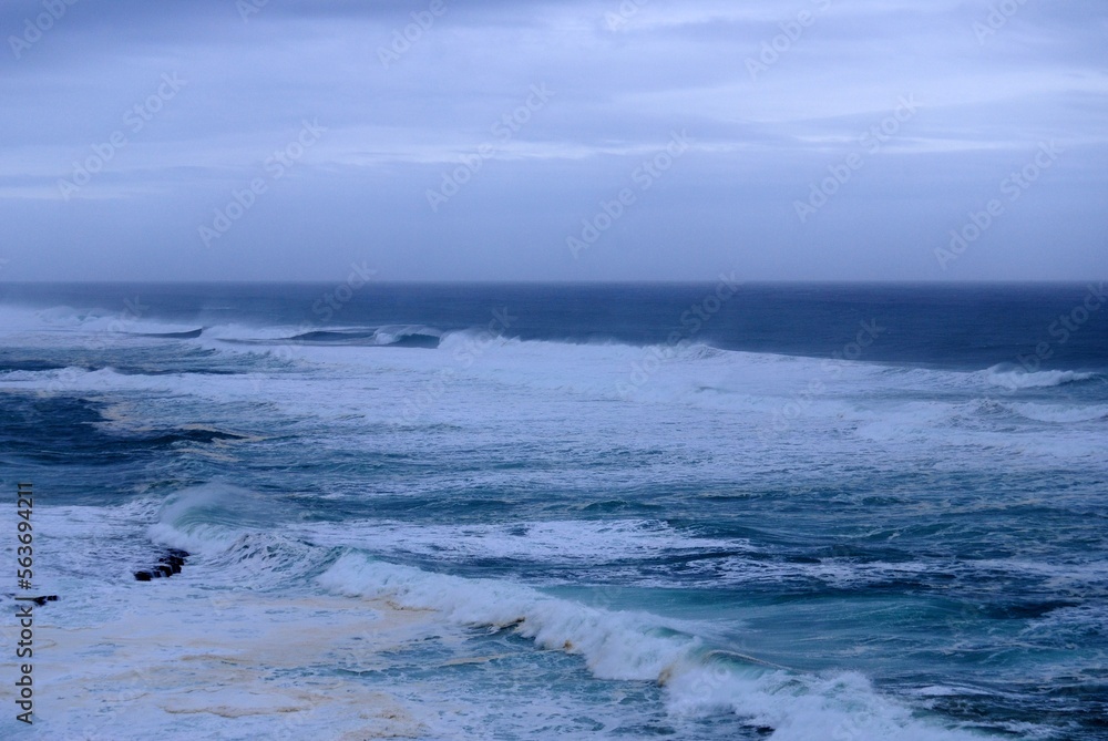Rugir de las olas en Azenhas do Mar