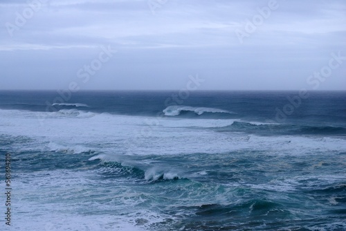 Rugir de las olas en Azenhas do Mar © BestTravelPhoto