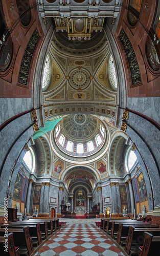 Obraz na płótnie Esztergom, Hungary. Vertical panorama of interior of Esztergom Basilica. The Primatial Basilica of the Blessed Virgin Mary Assumed Into Heaven and St Adalbert was built in 1822-1869. w salonie