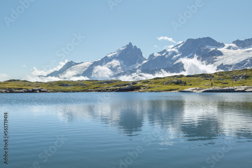 Fototapeta Naklejka Na Ścianę i Meble -  Reflets de la Meije dans le lac Noir sur le plateau d'Emparis