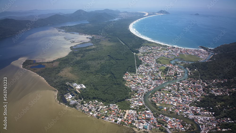 Foto do Canal da barra, lagoa da conceição, Moçambique e praia barra da lagoa em Florianópolis Foto do Canal da barra, lagoa da conceição, Moçambique e praia barra da lagoa em Florianópolis