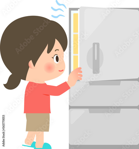 冷蔵庫のドアを開ける女性