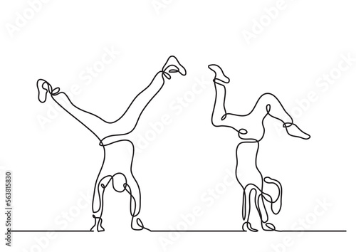 continuous line drawing vector illustration with FULLY EDITABLE STROKE of couple standing on arms