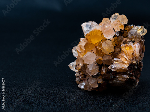 фотографія Picture of a yellow citrine stone