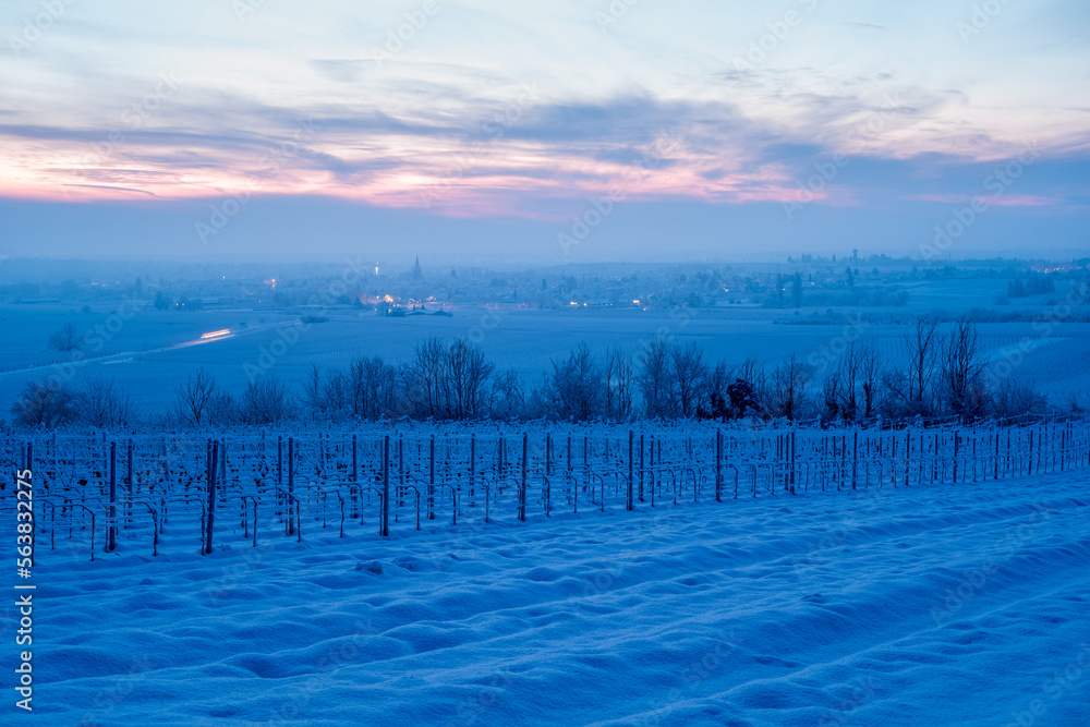 Obraz premium eisige landschaft zum sonnenaufgang