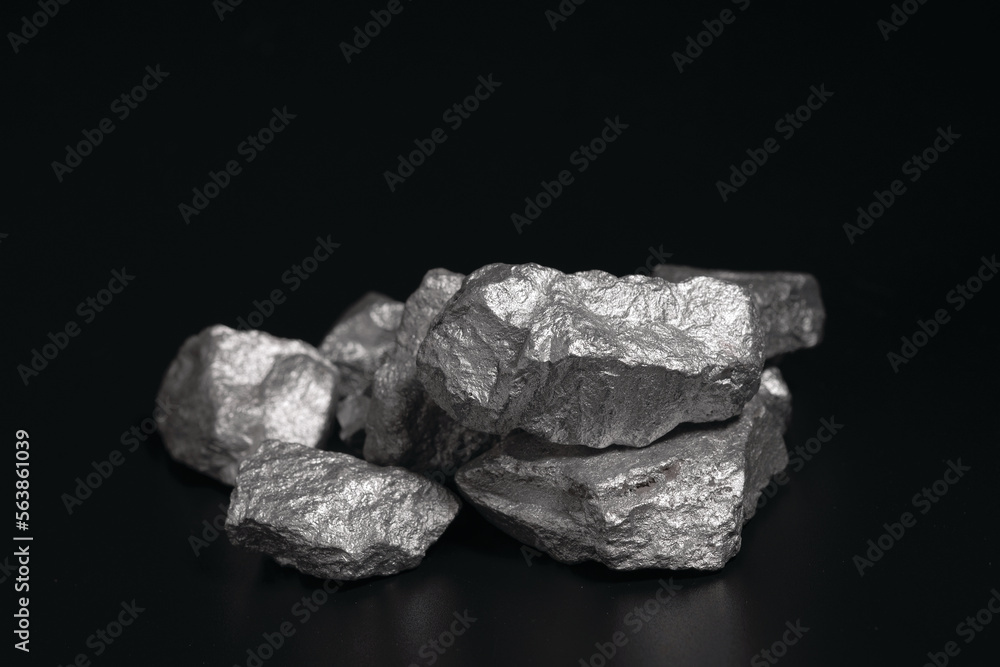 Pure silver or platinum from the mine that was unearthed was placed on the black sand..