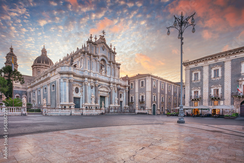 Obraz na płótnie Catania, Sicily, Italy. Cityscape image of Duomo Square in Catania, Sicily with Cathedral of Saint Agatha at sunrise. w salonie
