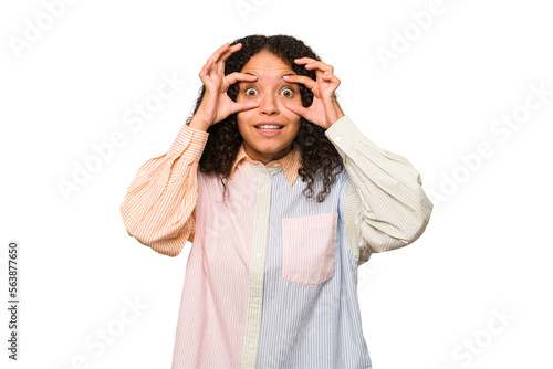 Young african american curly woman isolated keeping eyes opened to find a success opportunity.