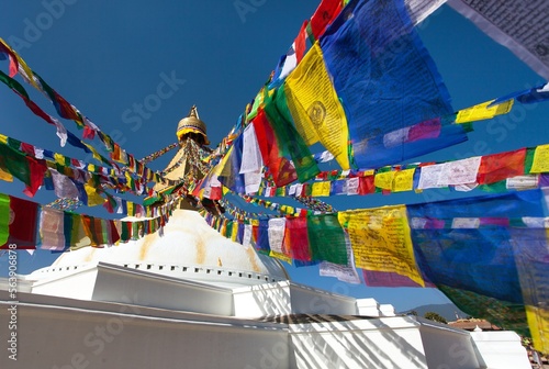 Photo Boudha, bodhnath or Boudhanath stupa with prayer flags