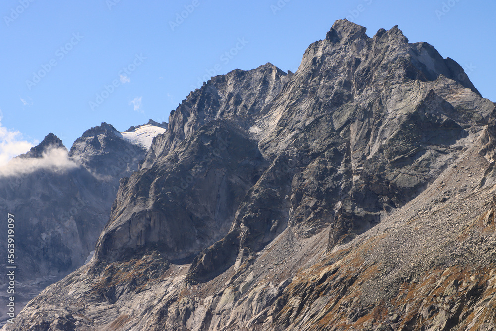 Majestätischer Gipfel über dem Albignasee; Blick von Nordosten auf die Punta Pioda (323m) und die Cima della Bondasca (3283m) links dahinter