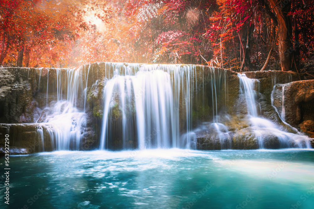 Obraz premium Waterfall flowing in autumn tropical rainforest at national park